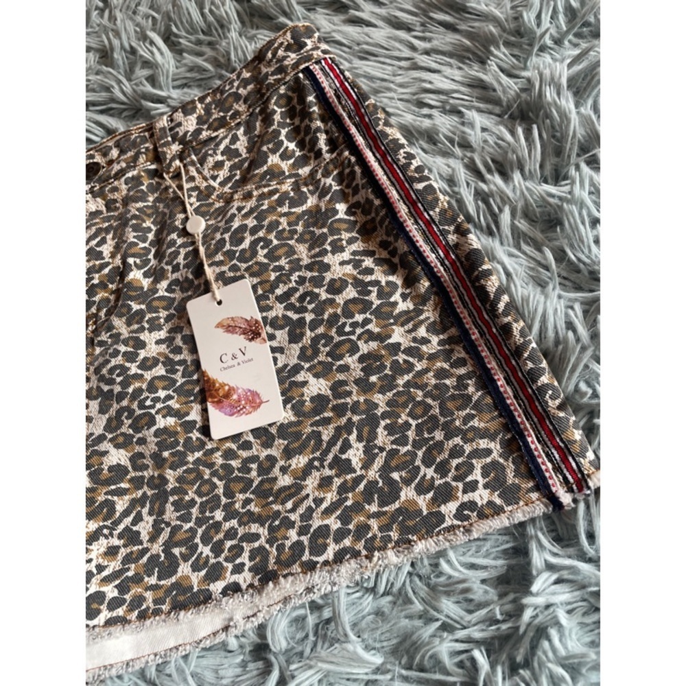 Leopard Print High Rise Shorts - Picture 6 of 8
